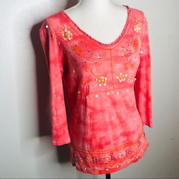 Faded Glory top size small. Runs a little large. - Picture 4 of 4